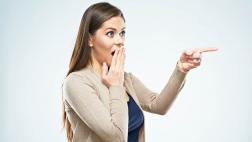Cinco momentos incómodos que todas vivimos por hablar de más