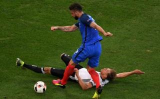¿Error de Giroud o gran cierre alemán? La jugada más comentada