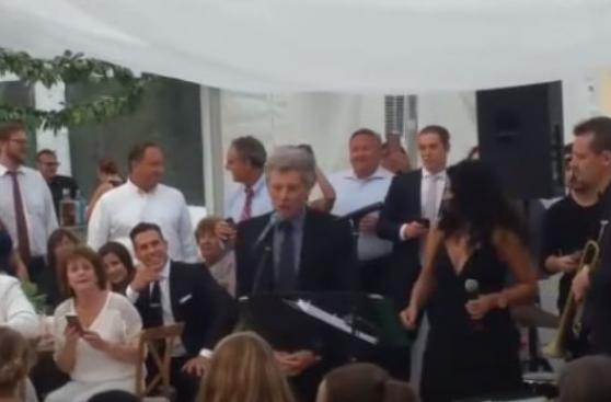 Jon Bon Jovi canta en una boda "Livin' on a Prayer"