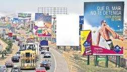 "Stickers en nuestro camino", por Angus Laurie