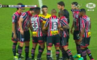 Árbitro Polic expulsó a dos del Sao Paulo cuando perdía 2-1