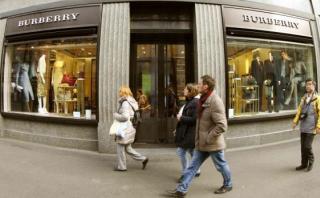 Burberry detiene construcción de su fábrica por Brexit