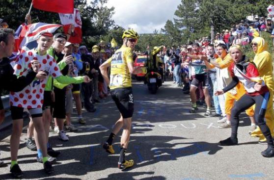 Tour de Francia: líder tuvo que correr tras perder bicicleta