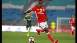 André Carrillo fue observado por Gareca en empate del Benfica