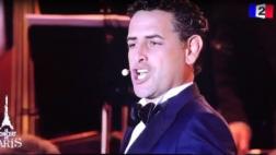Juan Diego Flórez cantó en la Torre Eiffel antes del incendio