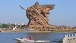 Esta enorme estatua de 1300 toneladas fue presentada en China