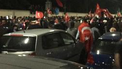Multitud toma calles de Viena contra golpe militar en Turquía