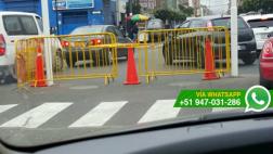 Colocan dos astas de bandera en medio de un giro en Surquillo