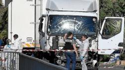 Niza: Hombre se lanzó al camión para impedir que avance