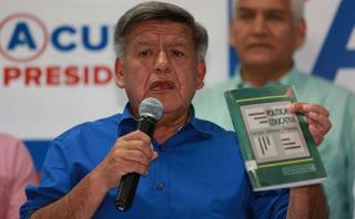 Acuña dice "no ser autor ni coautor" del libro de su profesor