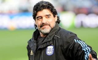 Maradona se ofrece a dirigir gratis la selección argentina