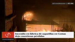Comas: incendio destruyó fábrica de zapatillas y dañó viviendas