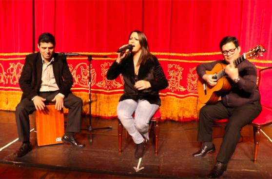 Fabiola de la Cuba en una sesión en vivo para "El Comercio"