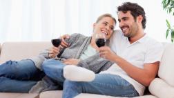 No creerás lo que tomar junto a tu pareja dice de tu relación