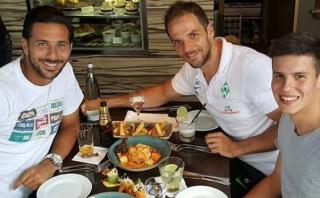 Claudio Pizarro celebra 28 de julio en Alemania con un ceviche