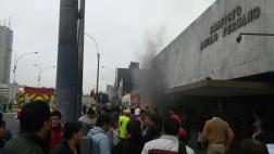 Cercado de Lima: evacuaron edificio por incendio de carro