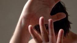 Escapó por el techo tras ser golpeado y encerrado por su esposa