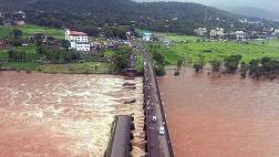 India: Dos muertos y 20 desaparecidos deja colapso de puente