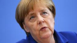Popularidad de Merkel cae en picado por su política migratoria