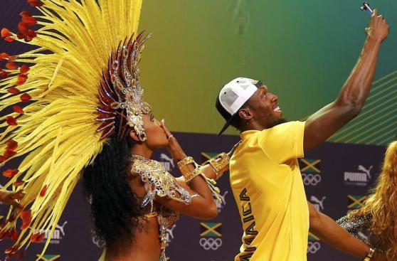 Usain Bolt se divierte mientras espera su debut en Río 2016