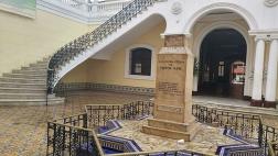 U. Villarreal: delincuentes roban busto de Haya de la Torre