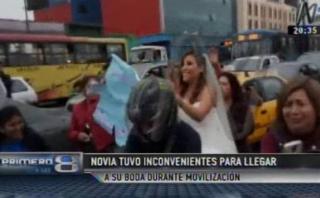 #NiUnaMenos: novia tuvo que ir a su boda en moto por marcha