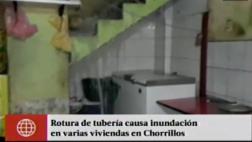 Tubería rota inundó casa y agua salió hasta por interruptores