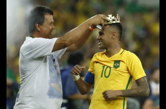Así celebró Brasil primera medalla de oro en fútbol en Río 2016