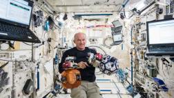 Jeff Williams rompe récord de permanencia en el espacio