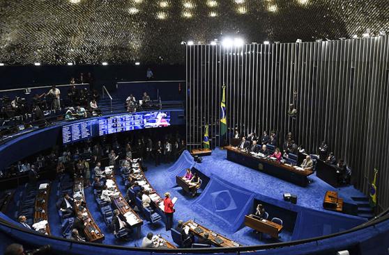 Juicio a Dilma Rousseff se suspende por disputa entre senadores