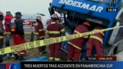 Choque de bus y auto deja tres muertos, entre ellos un chileno