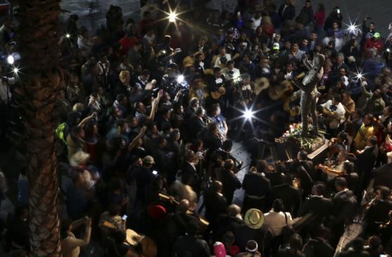 Juan Gabriel: miles lo despiden en la Plaza Garibaldi [FOTOS]