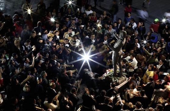 Juan Gabriel: miles lo despiden en la Plaza Garibaldi [FOTOS]