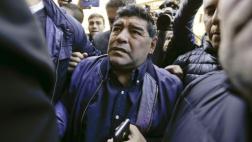 Maradona no pudo salir de Argentina por problema con pasaporte