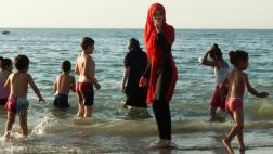 El burkini es apropiado para evitar el cáncer, afirma experto