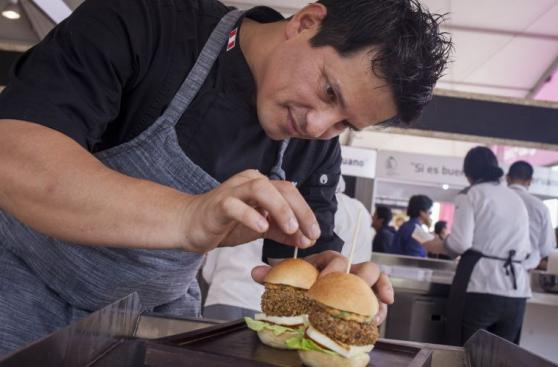 Mistura a s/ 5: Flavio Solórzano y su hamburguesa de quinua