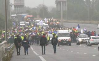 Francia: Comerciantes exigen cierre de campamento de migrantes