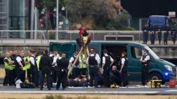 Protesta antirracista obligó a suspender vuelos en Londres