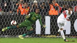 Perú abrió marcador contra Ecuador con este penal de Cueva