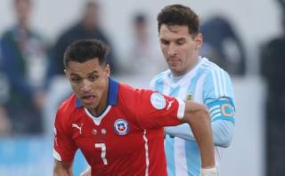 Alexis Sánchez aseguró que tiene el mismo nivel de Messi