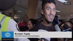 Renato Tapia partió a Holanda en medio del cariño de hinchas