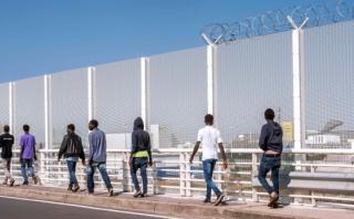 El polémico muro de Reino Unido para que no entren inmigrantes