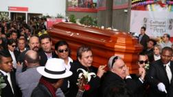 Ricky Tosso: familia lo despidió con aplausos en cementerio