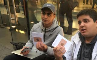 Acampó dos días por el iPhone 7 Plus pero no lo tendrá