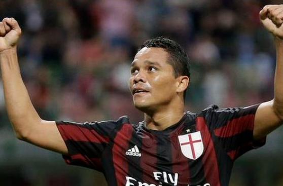 Milan: Carlos Bacca entró por Lapadula y anotó el del triunfo