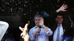 Paraguay: Estudiantes lanzan botellas a ministro de Educación