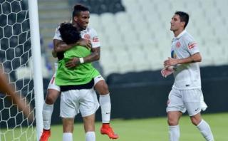 Jefferson Farfán marcó en debut de la Liga Árabe del Golfo