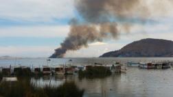 Puno: incendio consume totorales del lago Titicaca