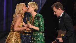 Emmy: Sarah Paulson ganó y celebró su amor por Holland Taylor