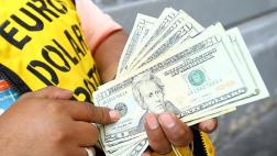 El dólar cae a nivel más bajo desde noviembre en el mundo